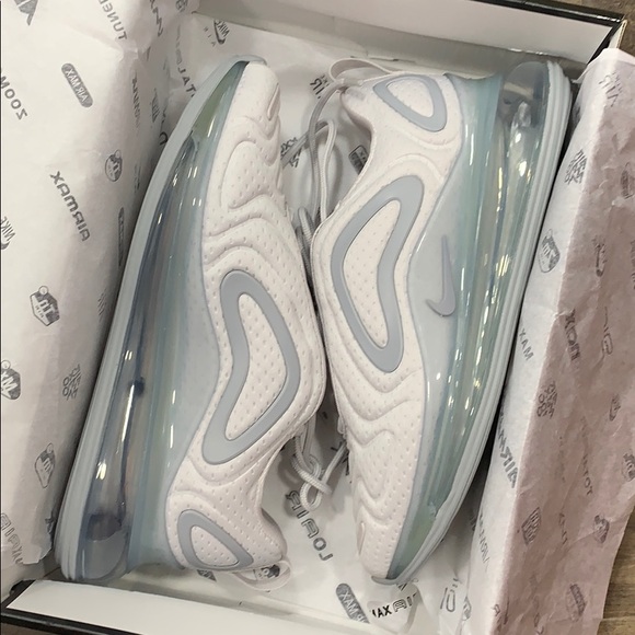 WMNS NIKE AIR MAX 720 Vast Grey/Wolf Grey - Picture 2 of 16